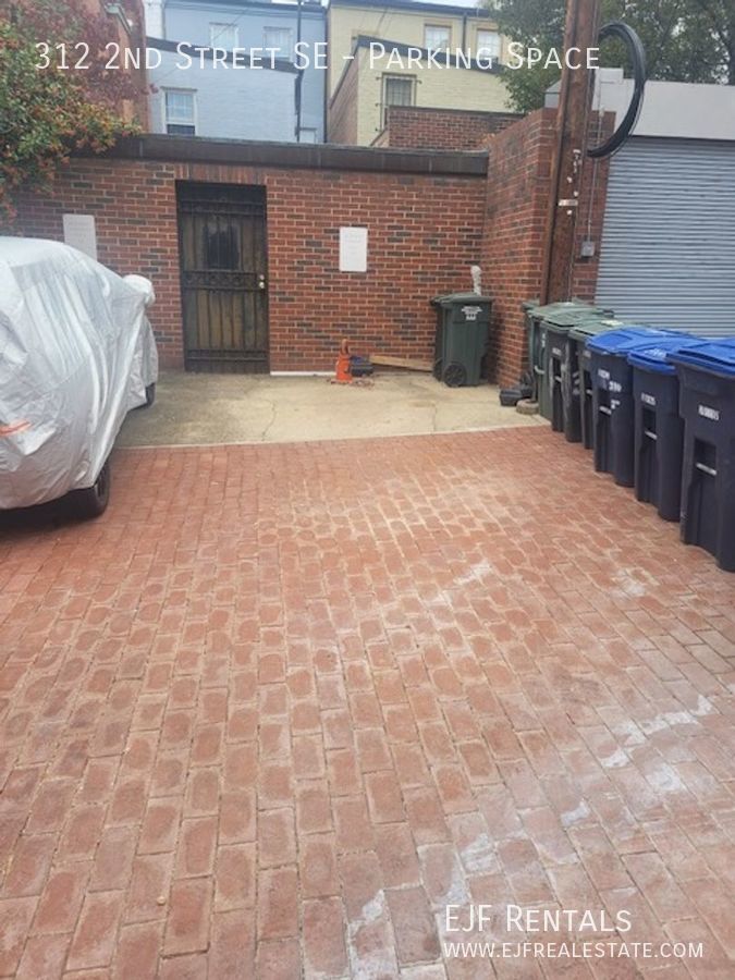 Historic Capitol Hill- Off Street Parking Available for Rent! property image