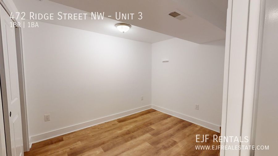 Spacious 800 Square Foot One Bedroom Plus Den W/Modern Updates, Updated Appliances, Washer/Dryer In Unit & More! property image