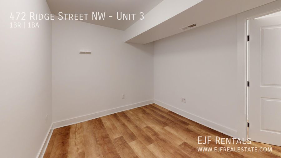 Spacious 800 Square Foot One Bedroom Plus Den W/Modern Updates, Updated Appliances, Washer/Dryer In Unit & More! property image