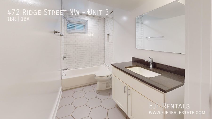 Spacious 800 Square Foot One Bedroom Plus Den W/Modern Updates, Updated Appliances, Washer/Dryer In Unit & More! property image