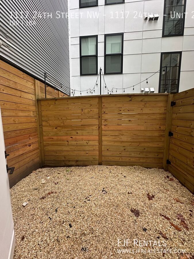 West End State of the Art One Bedroom/One Bathroom-Private Patio/Pets Welcomed property image