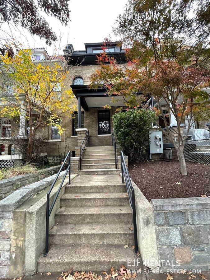 Spacious Two Bedroom Two Bathroom Petworth Apartment! property image