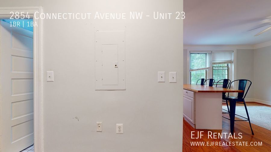 Bright & Sunny Large One Bedroom With Vaulted Ceilings, Modern Updates W/Parking On Connecticut Ave! property image