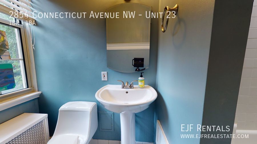 Bright & Sunny Large One Bedroom With Vaulted Ceilings, Modern Updates W/Parking On Connecticut Ave! property image