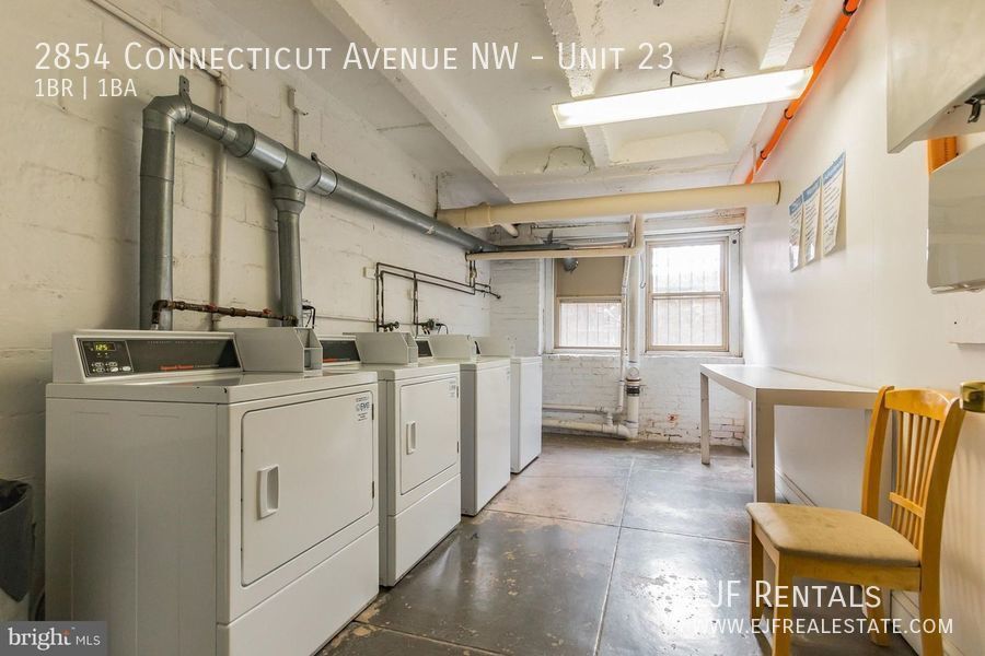 Bright & Sunny Large One Bedroom With Vaulted Ceilings, Modern Updates W/Parking On Connecticut Ave! property image