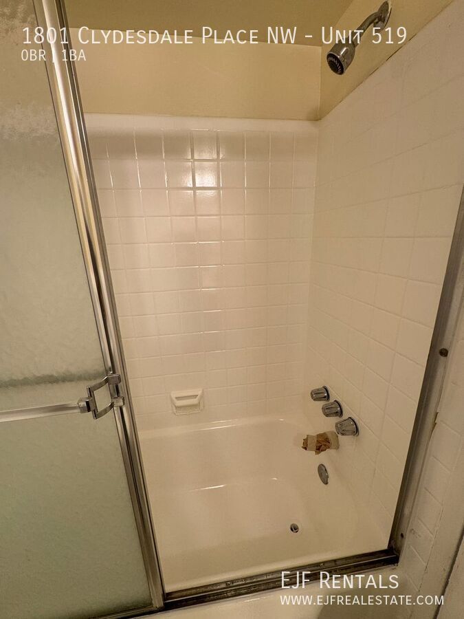 Studio in the Saxony Coop - 24/7 Front Desk & Large Roofdeck with Zoo/Rock Creek Views property image