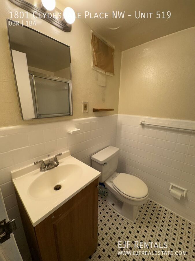 Studio in the Saxony Coop - 24/7 Front Desk & Large Roofdeck with Zoo/Rock Creek Views property image