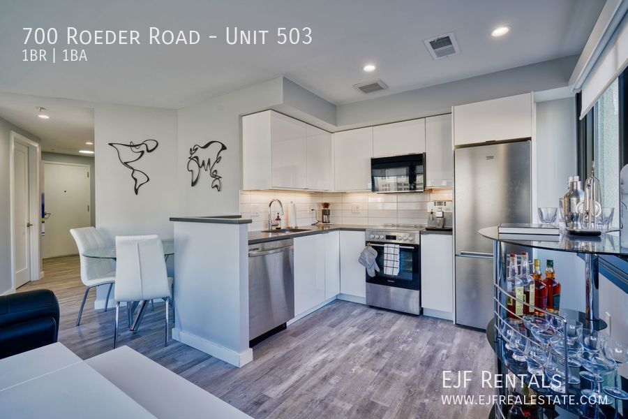 Sleek and Modern One Bedroom Condo for Rent-Panoramic Views, Natural Light, Updated Appliances & More! property image