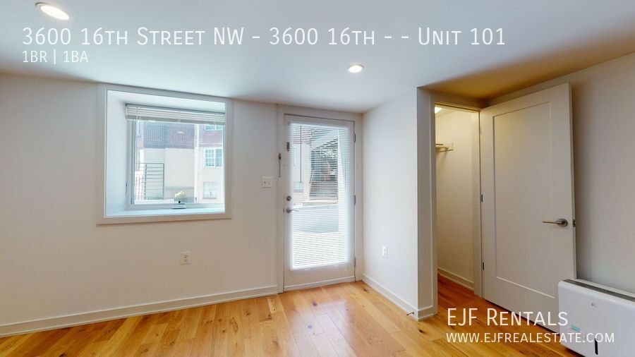 Sleek and Updated One Bedroom/One Bathroom in Mount Pleasant W/Stacked Washer/Dryer, Stainless Steel Appliances, & More! property image