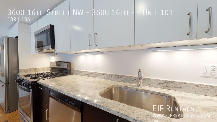 Sleek and Updated One Bedroom/One Bathroom in Mount Pleasant W/Stacked Washer/Dryer, Stainless Steel Appliances, & More! property image
