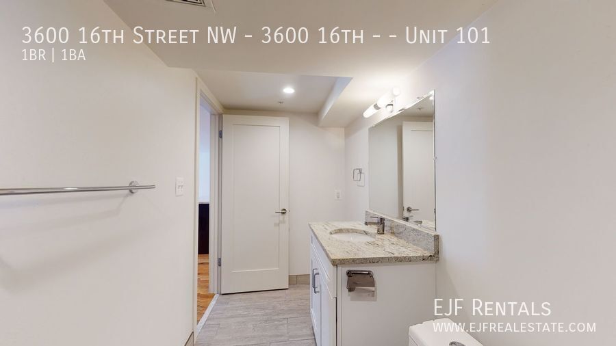 Sleek and Updated One Bedroom/One Bathroom in Mount Pleasant W/Stacked Washer/Dryer, Stainless Steel Appliances, & More! property image