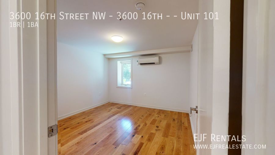 Sleek and Updated One Bedroom/One Bathroom in Mount Pleasant W/Stacked Washer/Dryer, Stainless Steel Appliances, & More! property image