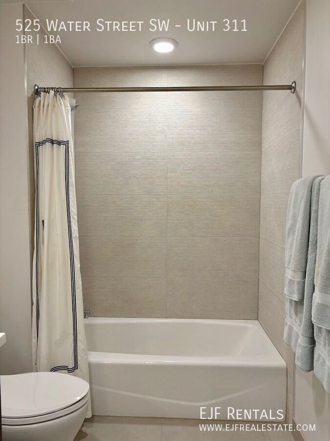 Southwest Water Front One Bedroom W/All Amenities! Fantastic Location property image