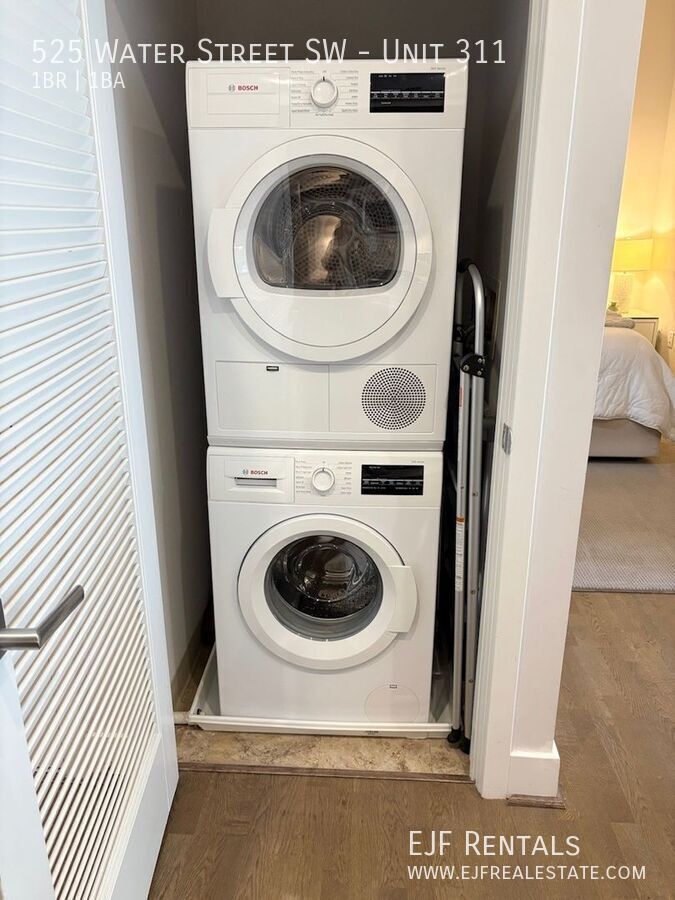 Southwest Water Front One Bedroom W/All Amenities! Fantastic Location property image