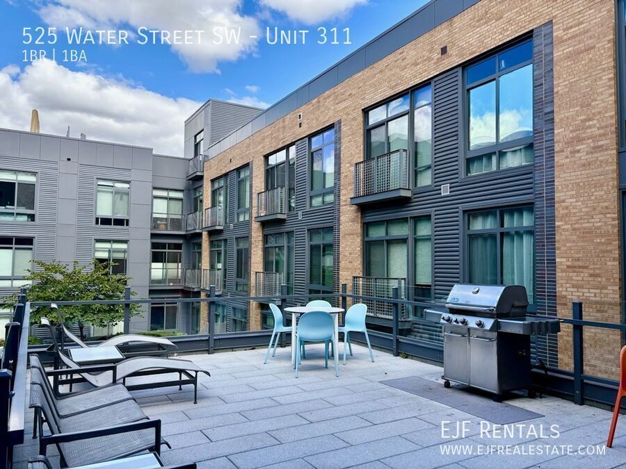 Southwest Water Front One Bedroom W/All Amenities! Fantastic Location property image