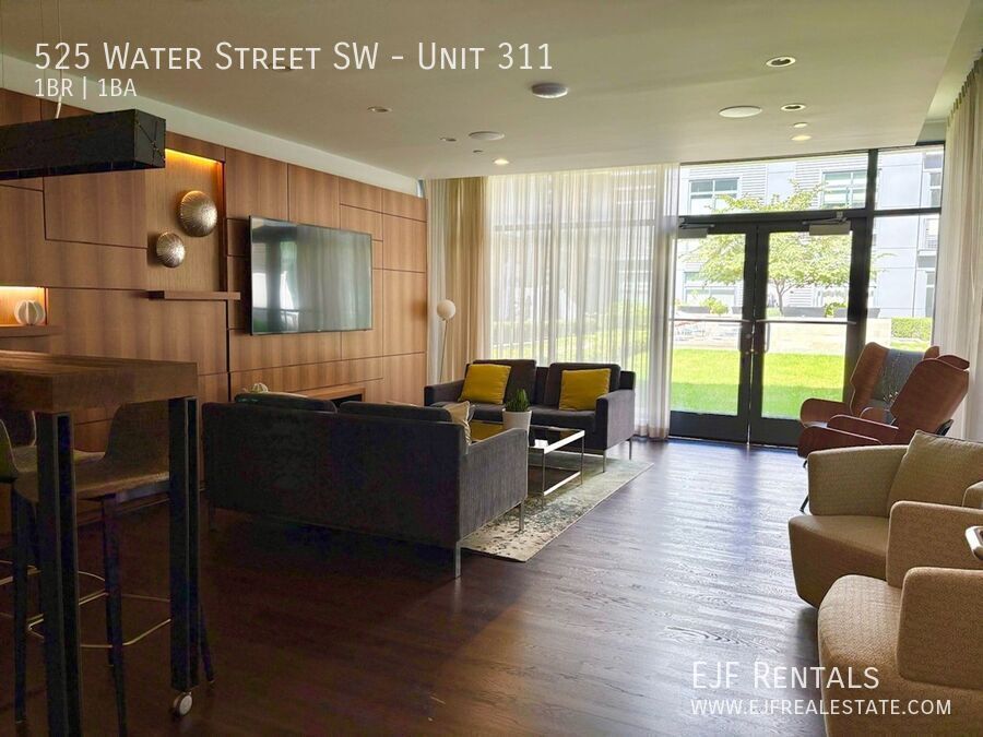 Southwest Water Front One Bedroom W/All Amenities! Fantastic Location property image