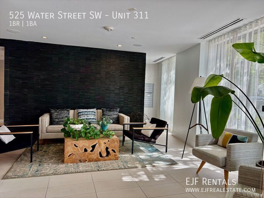 Southwest Water Front One Bedroom W/All Amenities! Fantastic Location property image