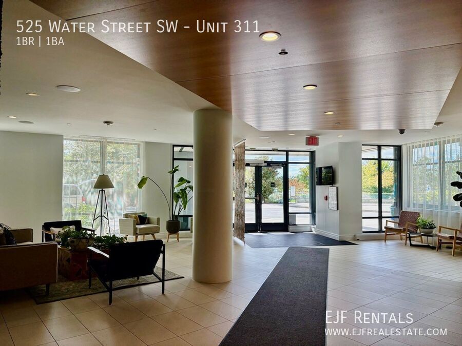 Southwest Water Front One Bedroom W/All Amenities! Fantastic Location property image