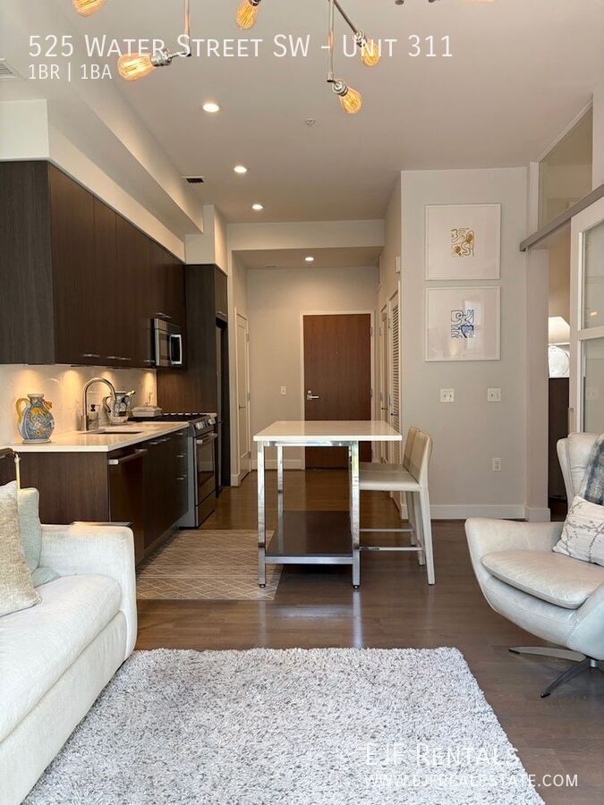 Southwest Water Front One Bedroom W/All Amenities! Fantastic Location property image