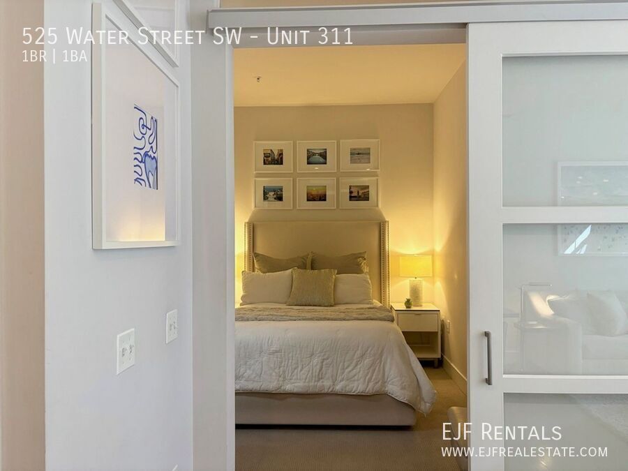 Southwest Water Front One Bedroom W/All Amenities! Fantastic Location property image