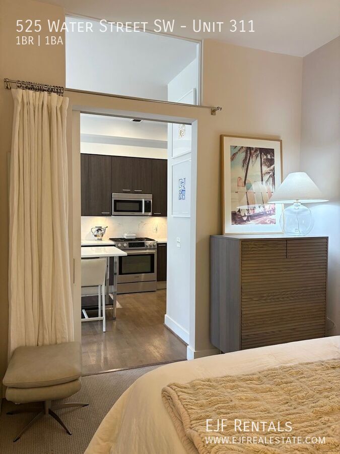 Southwest Water Front One Bedroom W/All Amenities! Fantastic Location property image