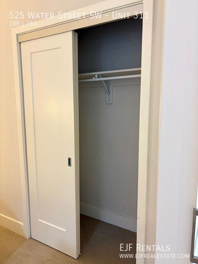 Southwest Water Front One Bedroom W/All Amenities! Fantastic Location property image