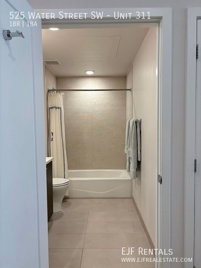 Southwest Water Front One Bedroom W/All Amenities! Fantastic Location property image