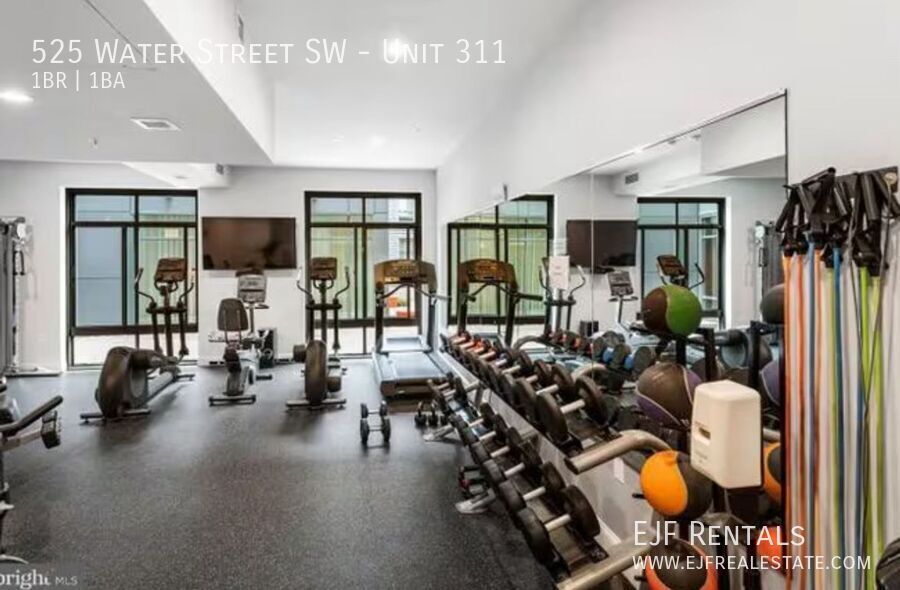 Southwest Water Front One Bedroom W/All Amenities! Fantastic Location property image