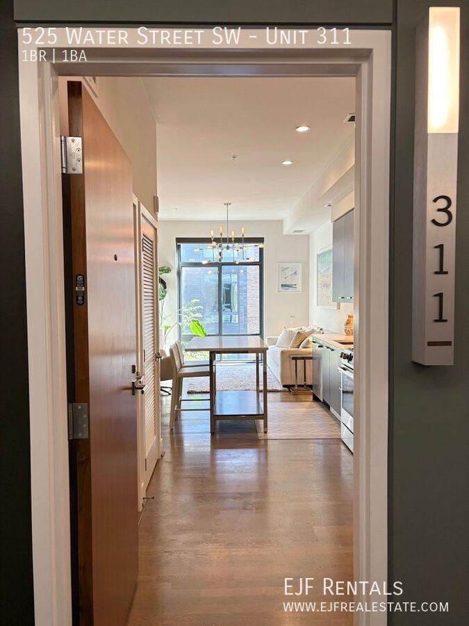 Southwest Water Front One Bedroom W/All Amenities! Fantastic Location property image