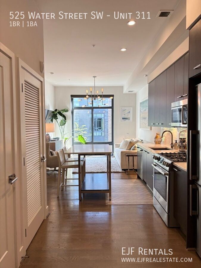 Southwest Water Front One Bedroom W/All Amenities! Fantastic Location property image