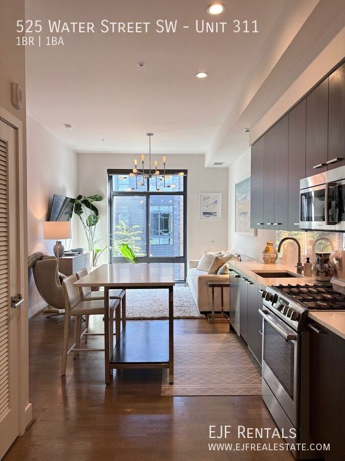 Southwest Water Front One Bedroom W/All Amenities! Fantastic Location property image