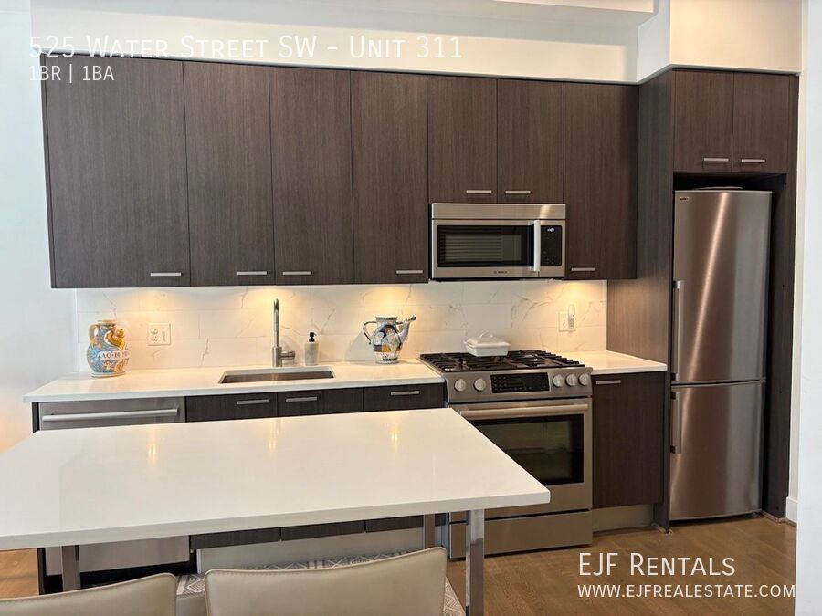 Southwest Water Front One Bedroom W/All Amenities! Fantastic Location property image