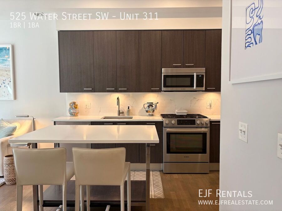 Southwest Water Front One Bedroom W/All Amenities! Fantastic Location property image