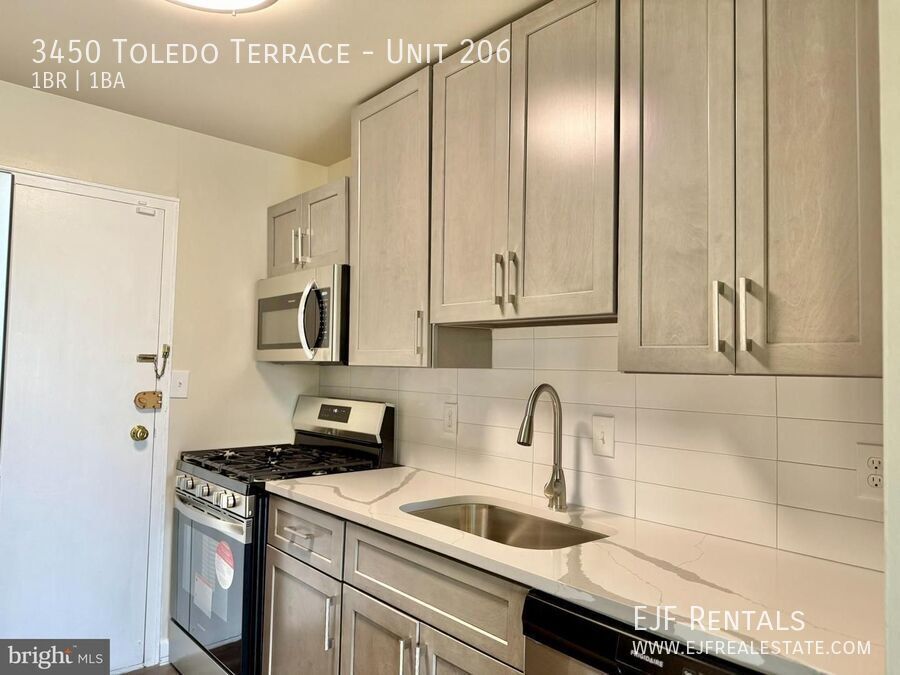 Spacious & Updated One Bedroom W/All Energy Utilties Included, Parking, Laundry on Site, & Much More! property image