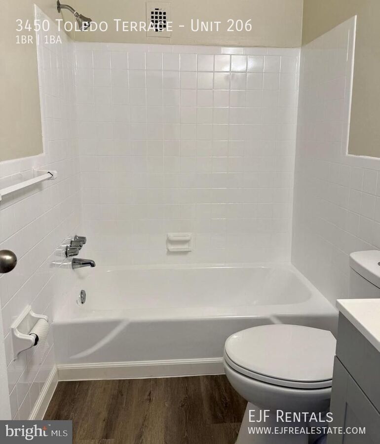 Spacious & Updated One Bedroom W/All Energy Utilties Included, Parking, Laundry on Site, & Much More! property image