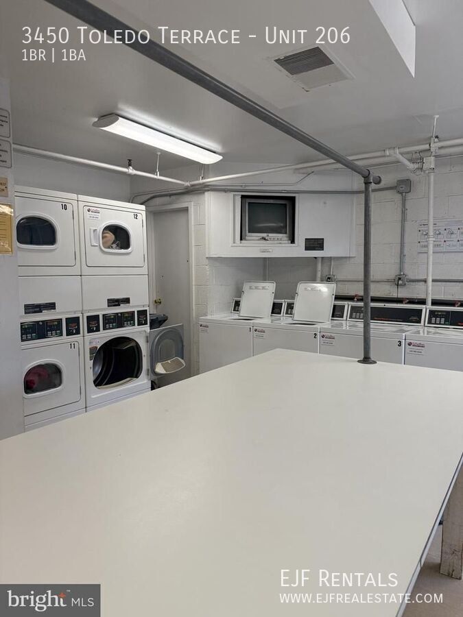 Spacious & Updated One Bedroom W/All Energy Utilties Included, Parking, Laundry on Site, & Much More! property image