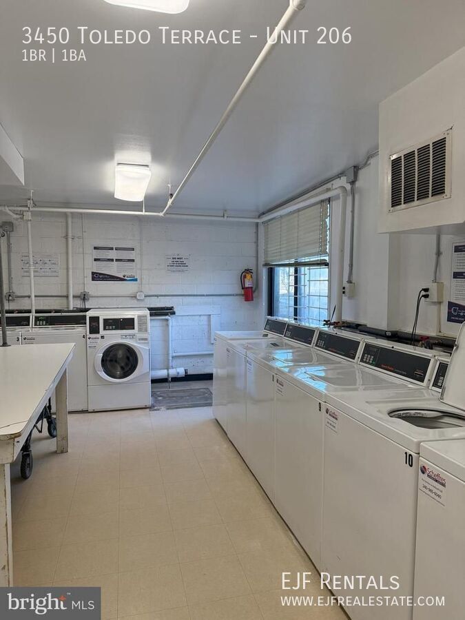 Spacious & Updated One Bedroom W/All Energy Utilties Included, Parking, Laundry on Site, & Much More! property image