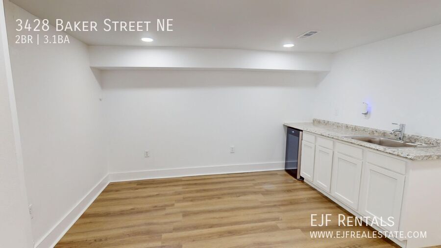 Recently Renovated Stunning Two Bedroom/Three & a Half Bathroom for Rent property image