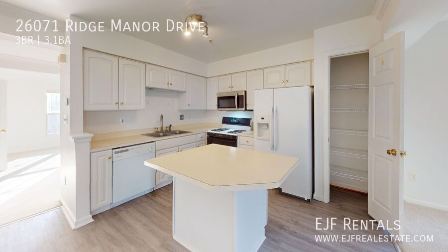 Spacious Family Three Bedroom Townhouse in Damascus! Pets Welcomed & Parking Included! property image