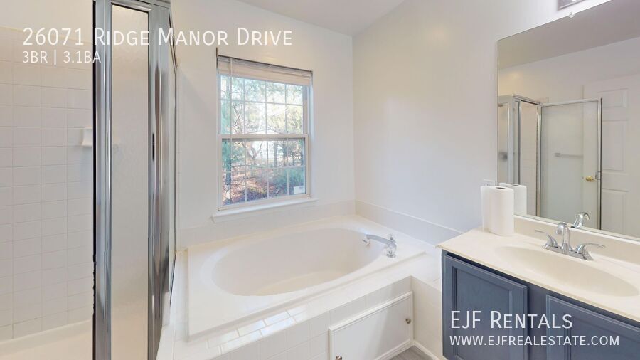 Spacious Family Three Bedroom Townhouse in Damascus! Pets Welcomed & Parking Included! property image