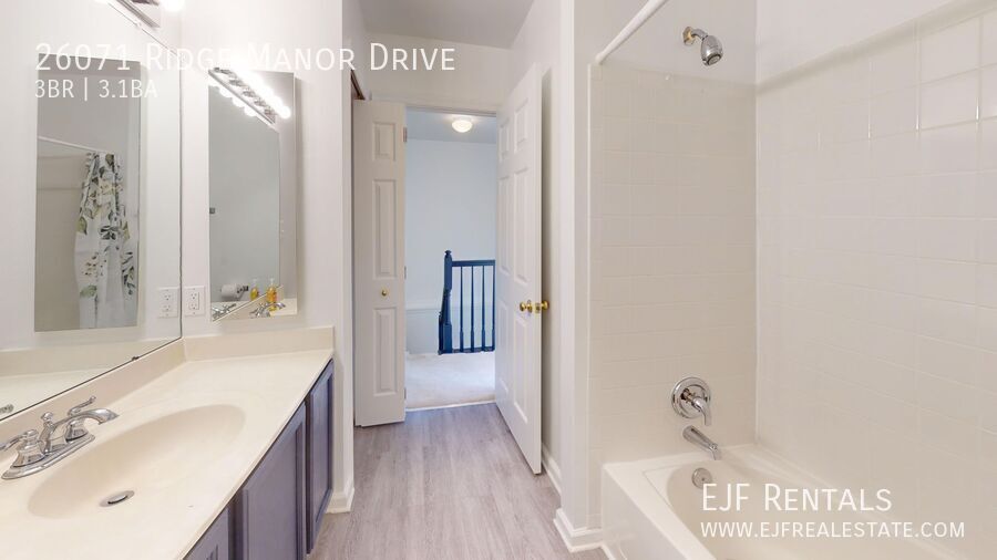 Spacious Family Three Bedroom Townhouse in Damascus! Pets Welcomed & Parking Included! property image