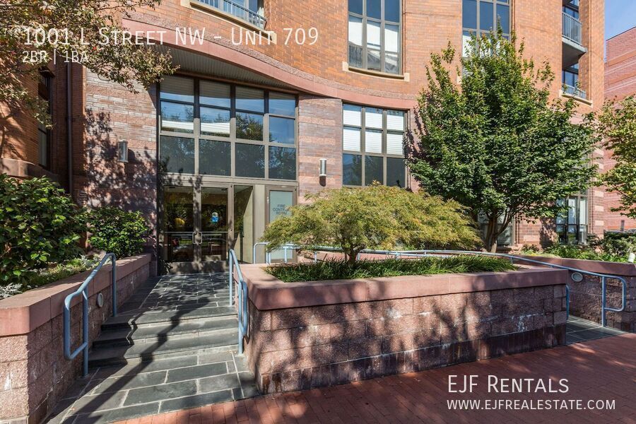 Logan Circle One Bedroom Plus Den W/Front Desk, Secured Entry, Pets Welcome, & More! property image