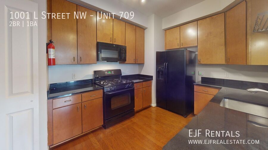 Logan Circle One Bedroom Plus Den W/Front Desk, Secured Entry, Pets Welcome, & More! property image