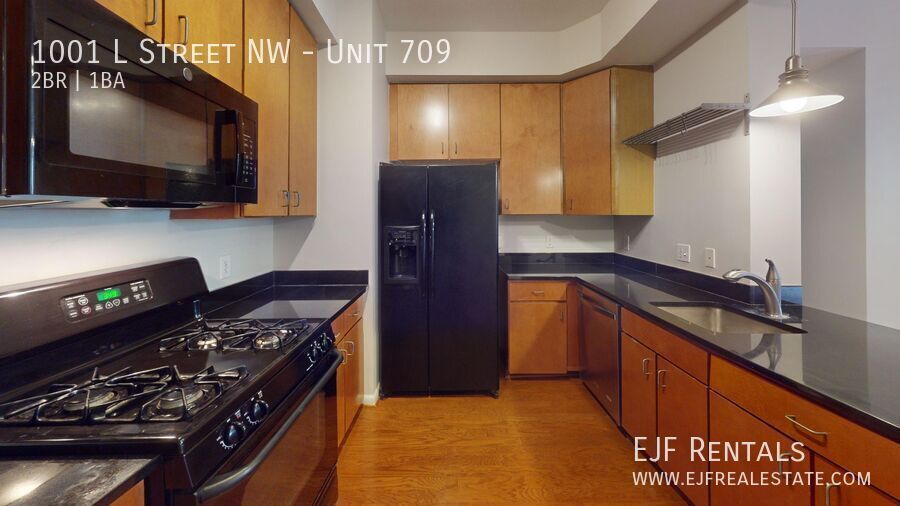 Logan Circle One Bedroom Plus Den W/Front Desk, Secured Entry, Pets Welcome, & More! property image