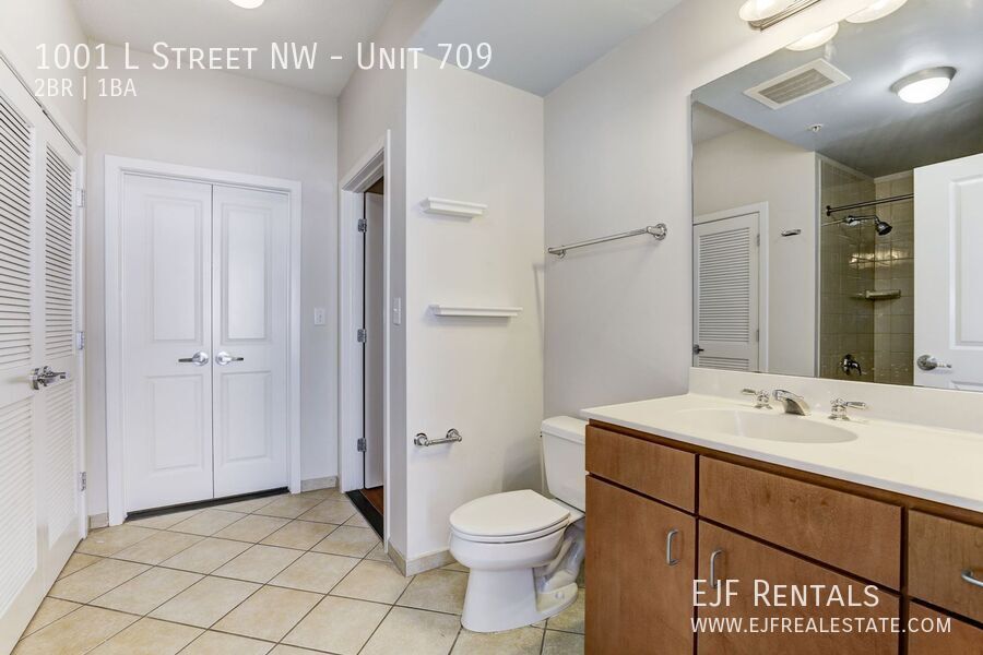 Logan Circle One Bedroom Plus Den W/Front Desk, Secured Entry, Pets Welcome, & More! property image