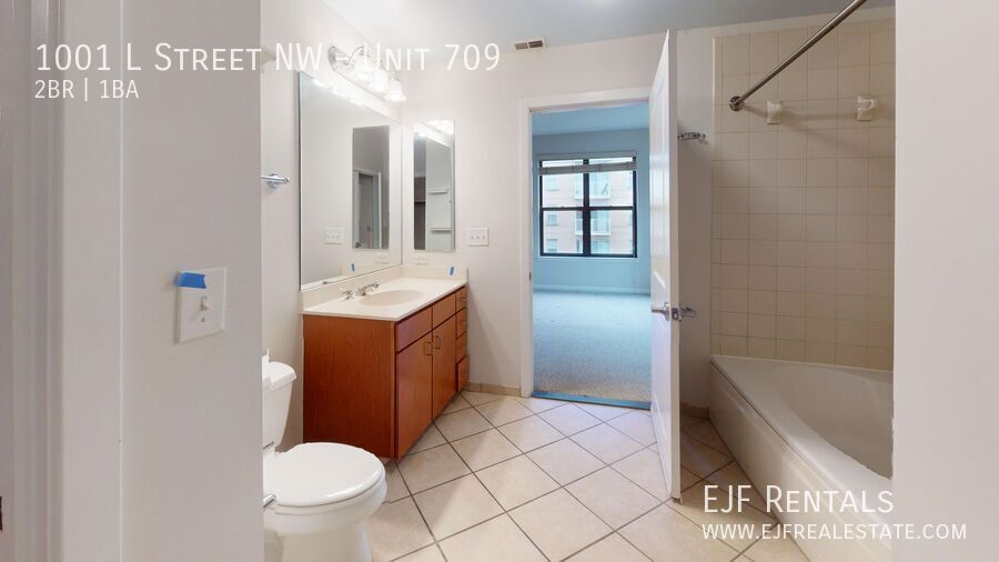 Logan Circle One Bedroom Plus Den W/Front Desk, Secured Entry, Pets Welcome, & More! property image