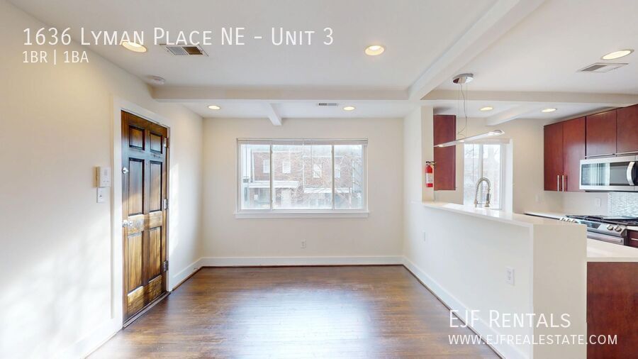 Updated One Bedroom W/Stainless Steel Appliances, Pets Welcomed, & Washer/Dryer In Unit! property image