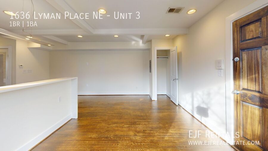 Updated One Bedroom W/Stainless Steel Appliances, Pets Welcomed, & Washer/Dryer In Unit! property image