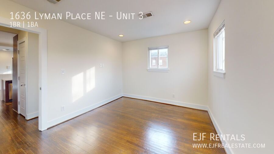 Updated One Bedroom W/Stainless Steel Appliances, Pets Welcomed, & Washer/Dryer In Unit! property image