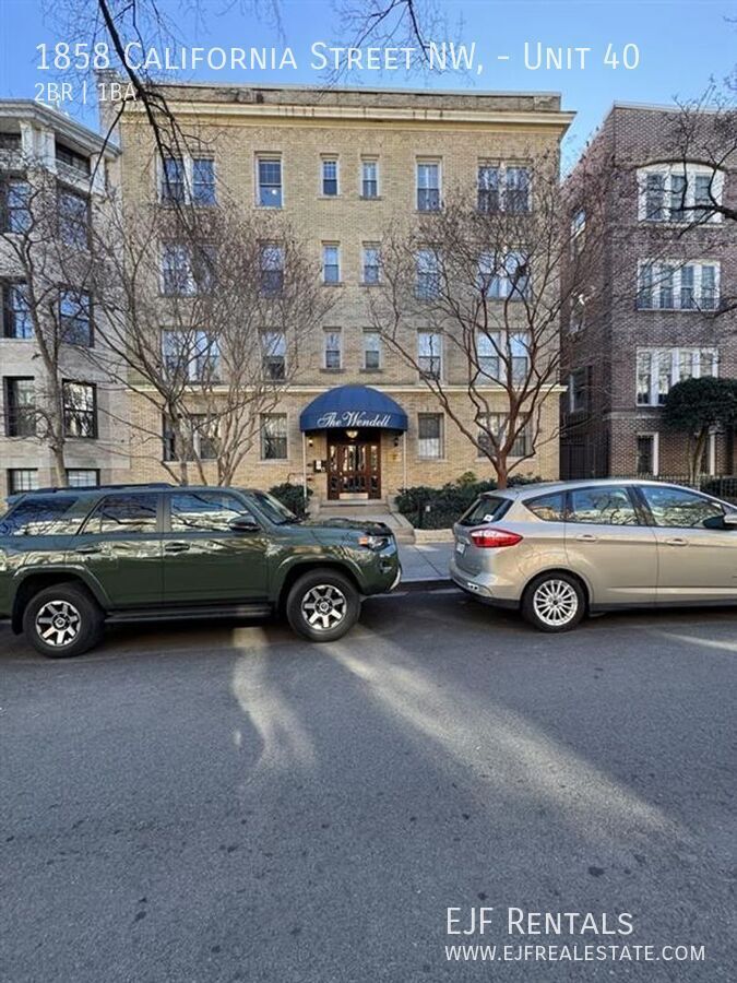 Top Floor Fully Furnished 1,000 Square Foot One Bedroom Plus Den in Kalorama property image